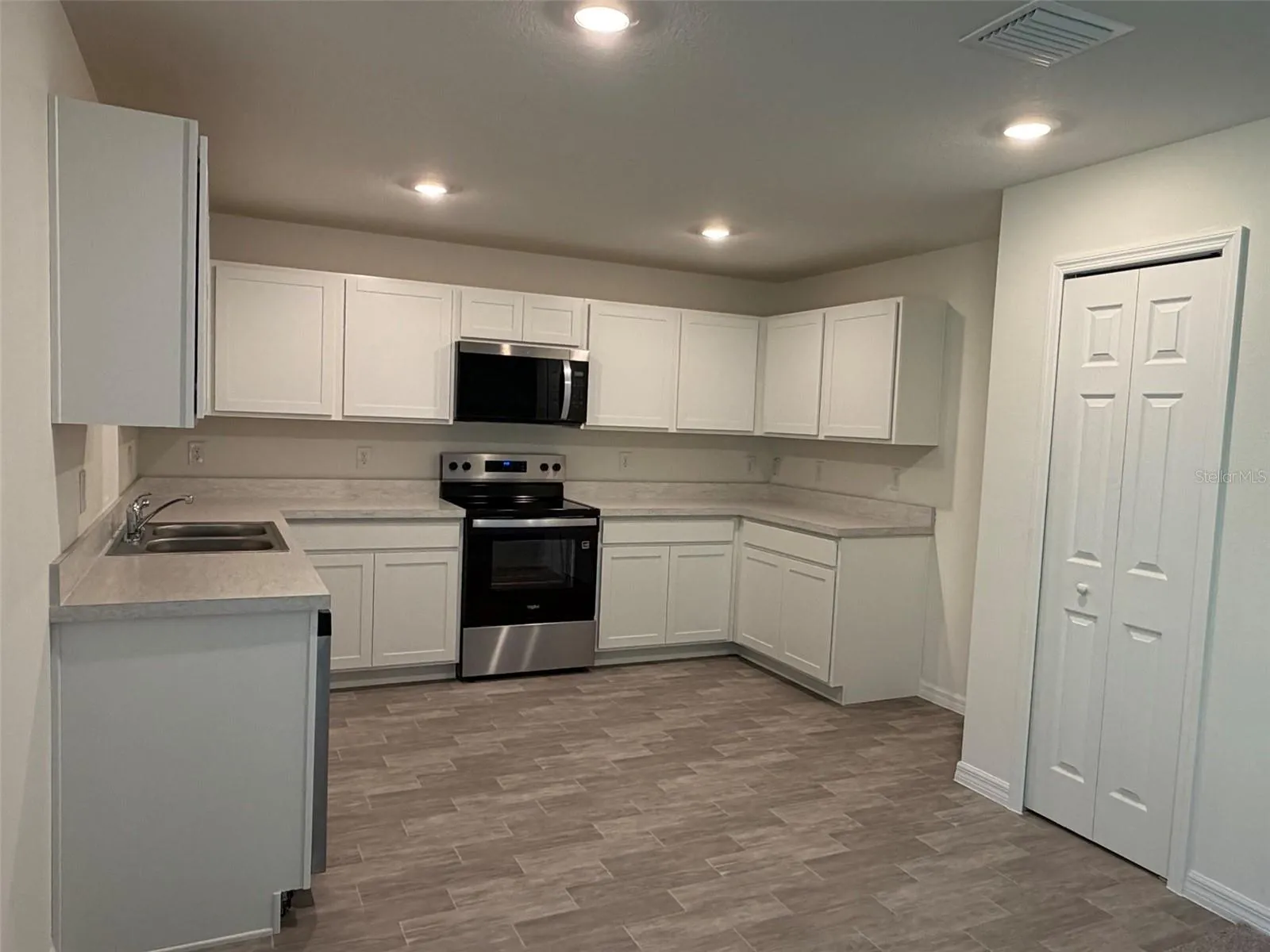 880 HUDSON VALLEY DR, photo 3