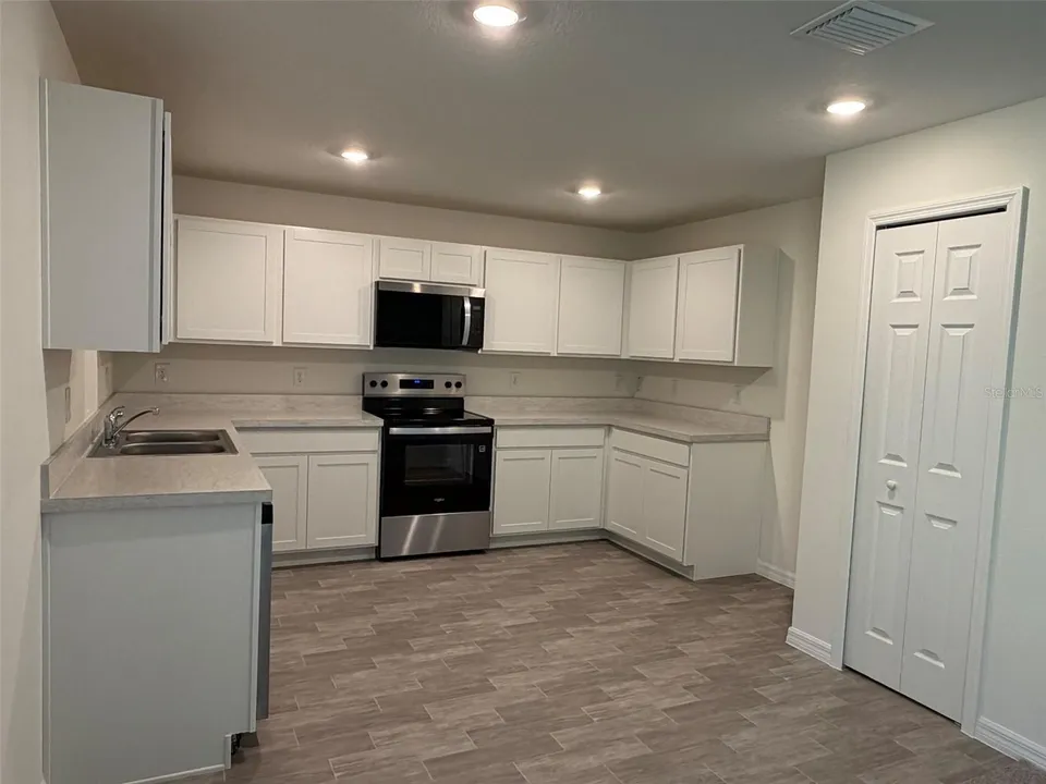 880 HUDSON VALLEY DR, photo 3