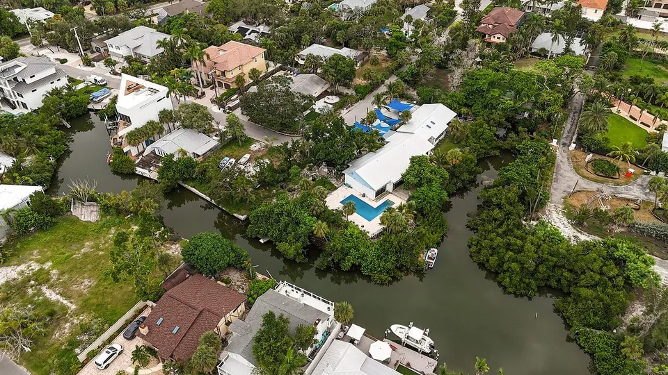 300 GARDEN LN, photo 6
