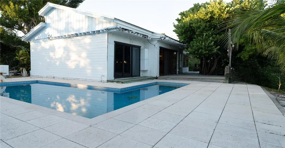 300 GARDEN LN, photo 8