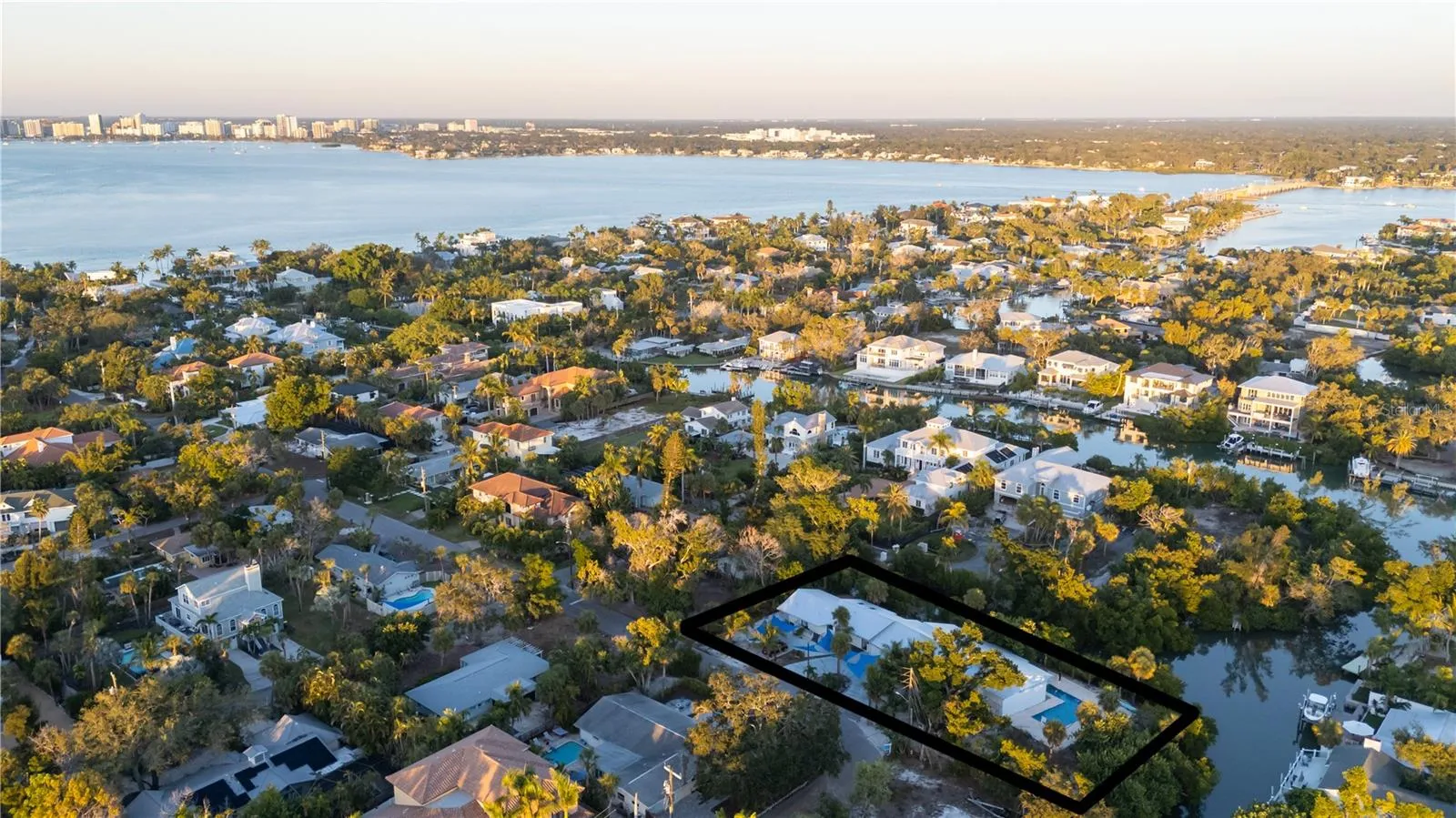 300 GARDEN LN, photo 27