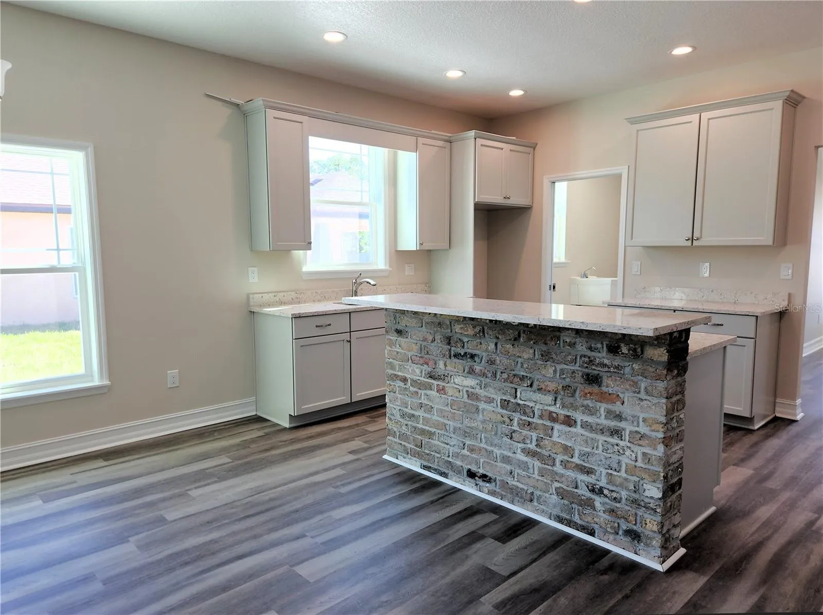 416 SHANNON ESTATES CT, photo 17