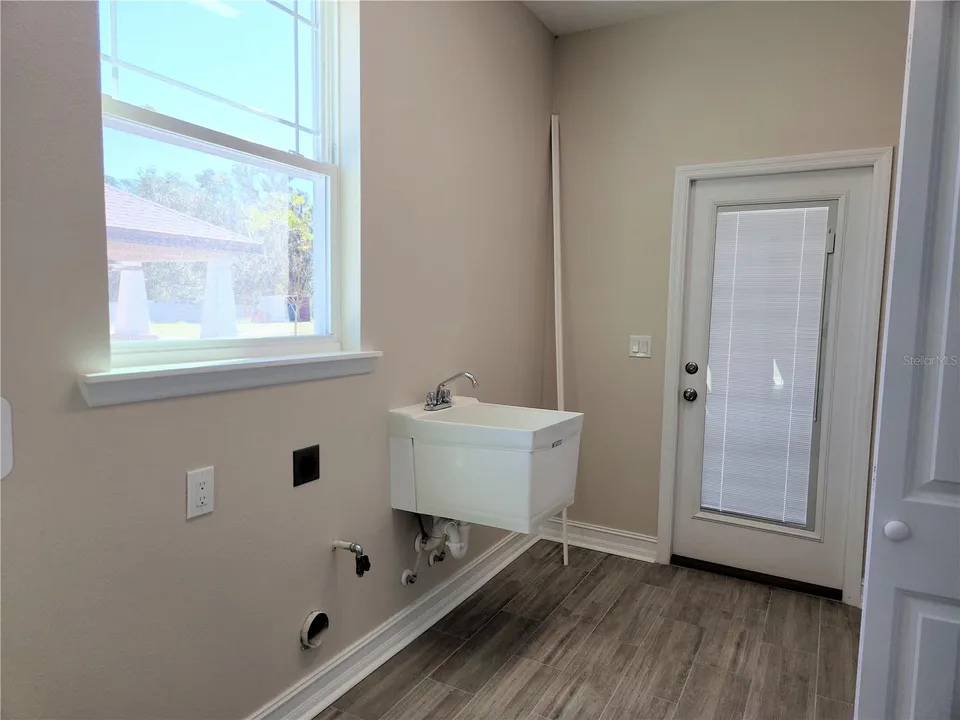 416 SHANNON ESTATES CT, photo 18