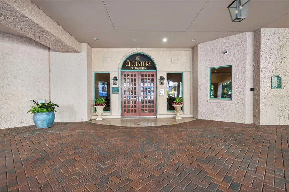 288 BEACH DR NE #4B, photo 4