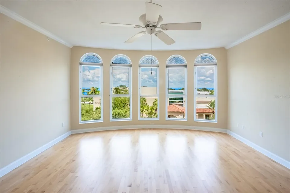 288 BEACH DR NE #4B, photo 8
