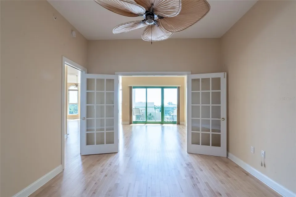 288 BEACH DR NE #4B, photo 22