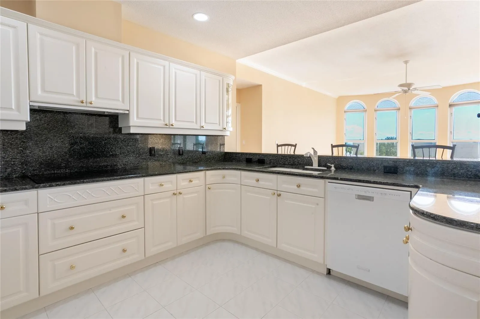 288 BEACH DR NE #4B, photo 35