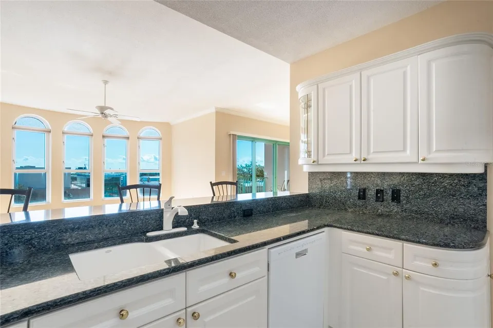 288 BEACH DR NE #4B, photo 36