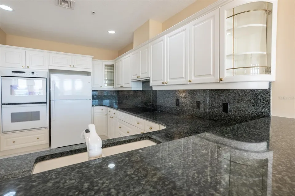 288 BEACH DR NE #4B, photo 38