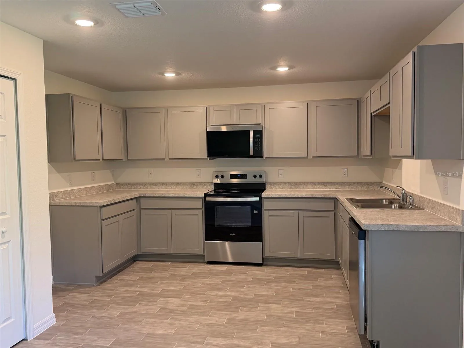 904 HUDSON VALLEY DR, photo 2