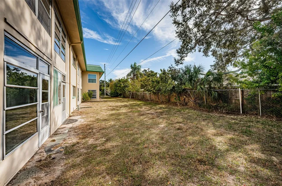 2001 GREENBRIAR BLVD #6, photo 21