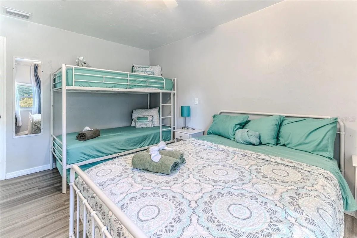 5261 CIRCLE DR, photo 36