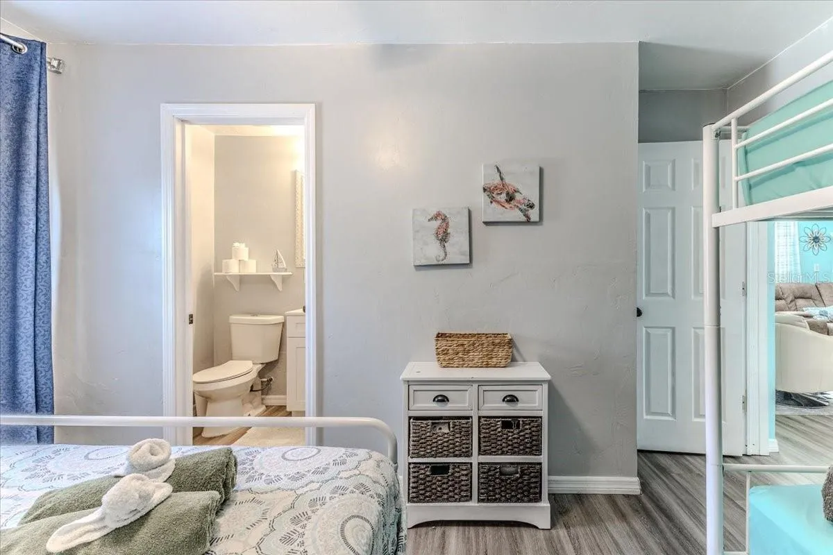 5261 CIRCLE DR, photo 37