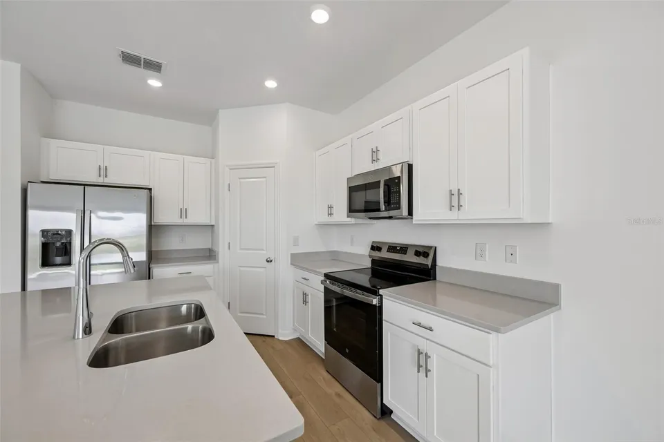 10754 ECLIPSE ST, photo 7
