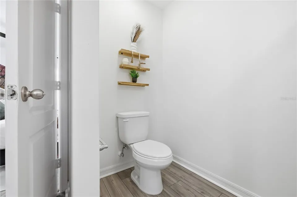 1675 WYNFORD CIR, photo 33