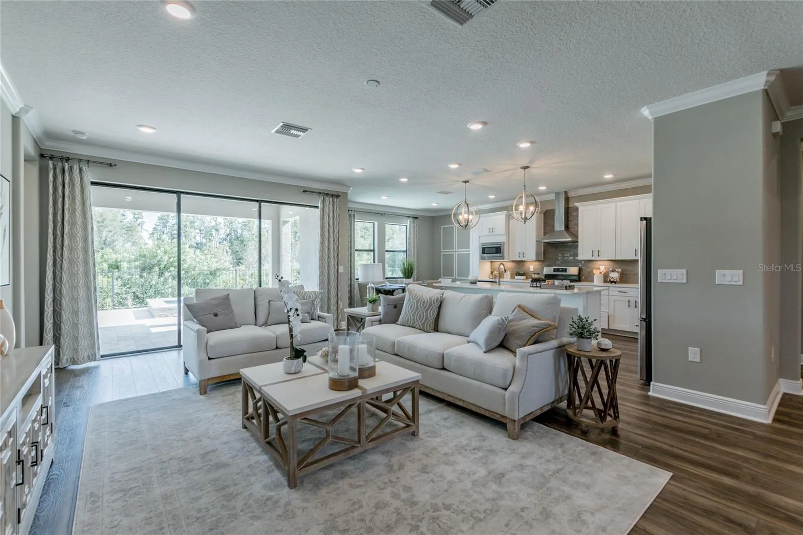 704 ESTATES BLVD, photo 2