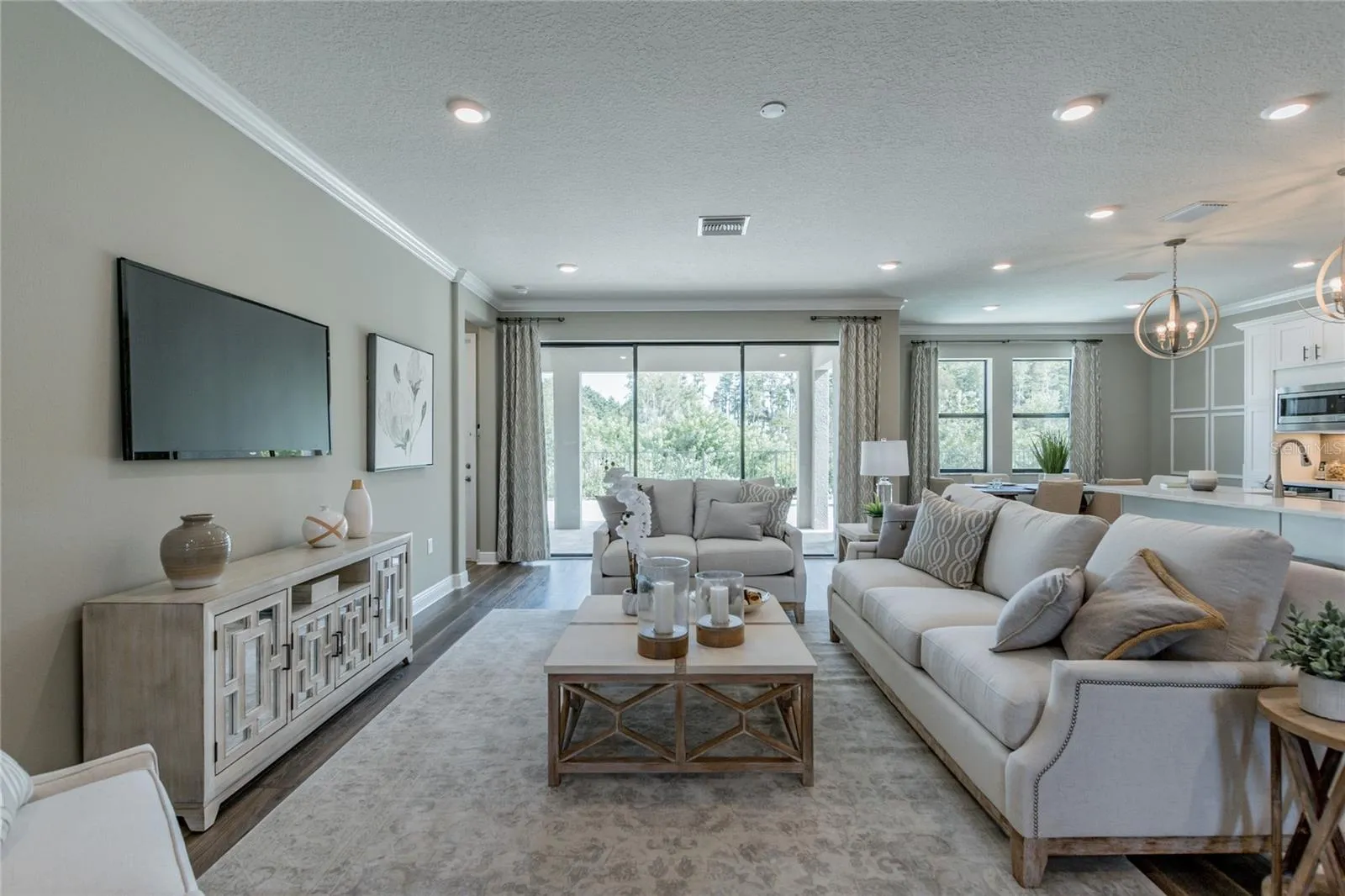 704 ESTATES BLVD, photo 3