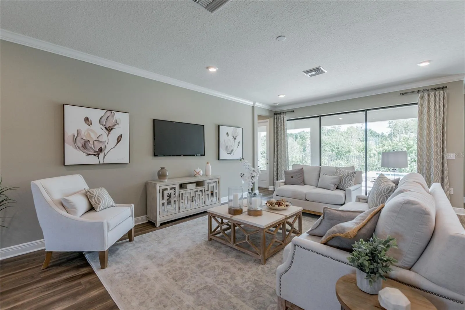 704 ESTATES BLVD, photo 4