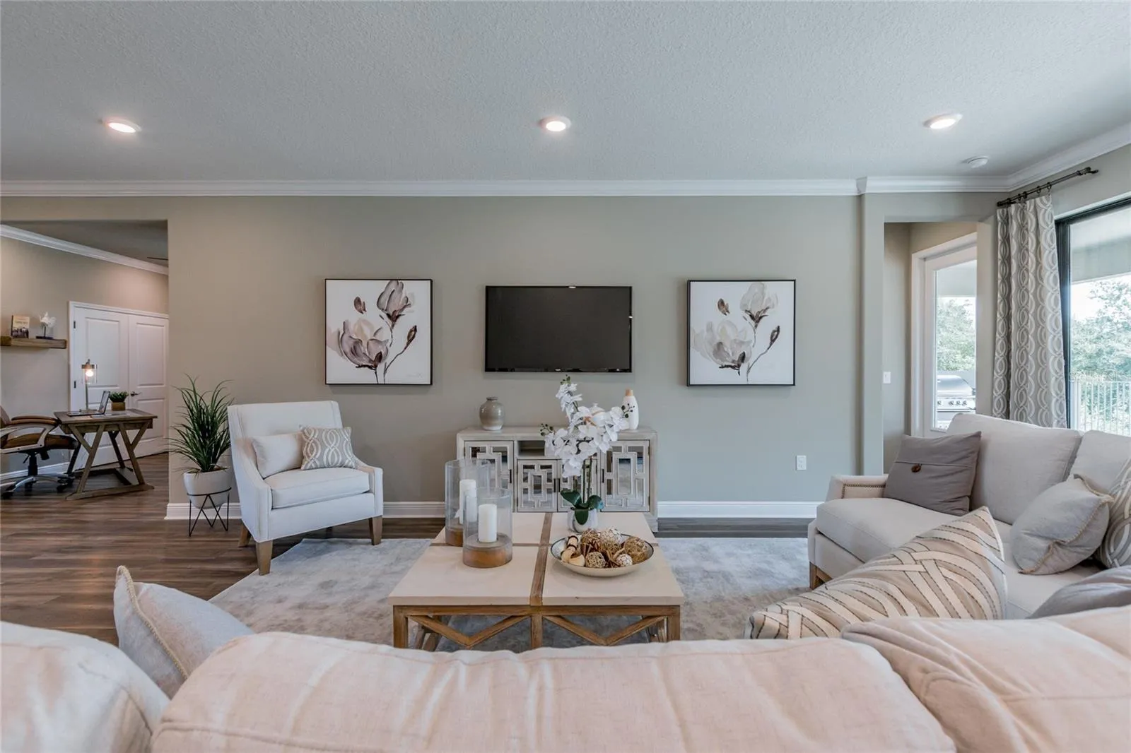 704 ESTATES BLVD, photo 5