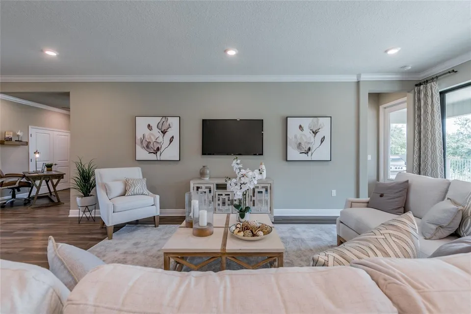704 ESTATES BLVD, photo 5
