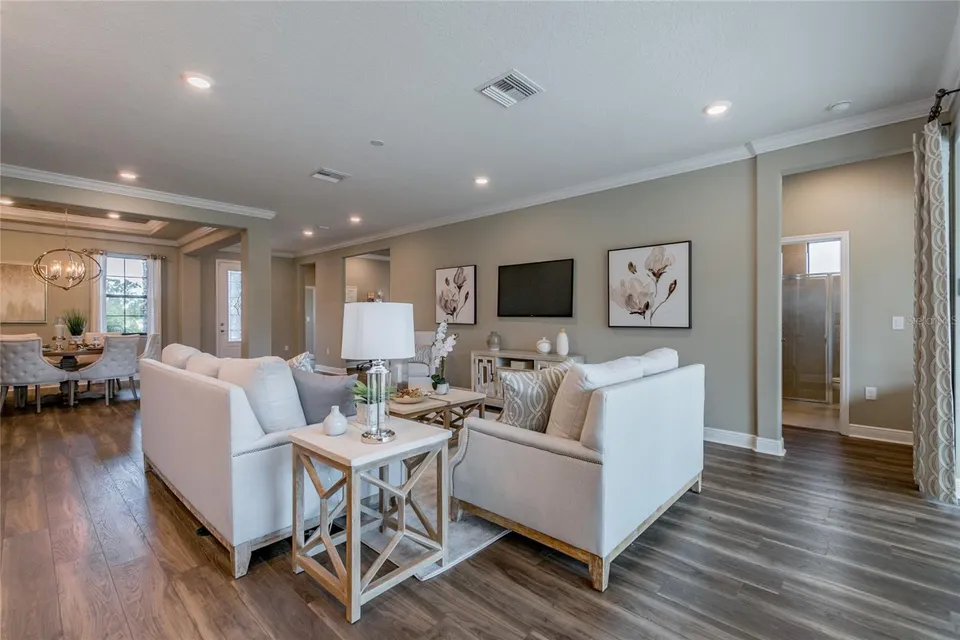 704 ESTATES BLVD, photo 7