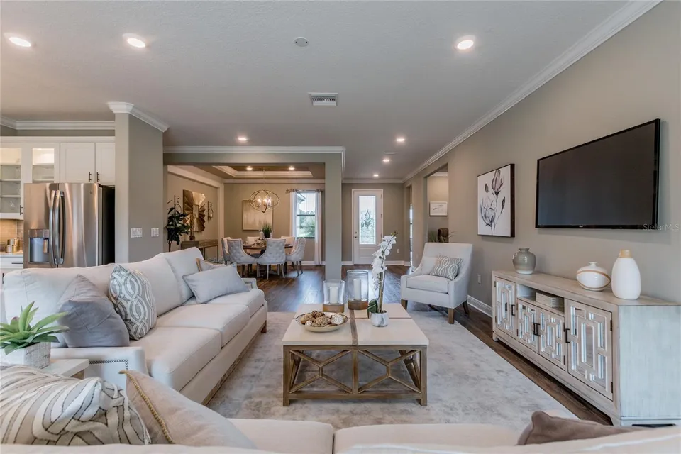 704 ESTATES BLVD, photo 8