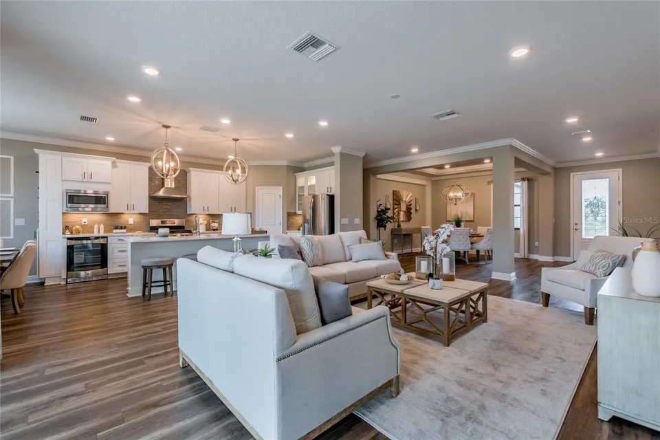 704 ESTATES BLVD, photo 9