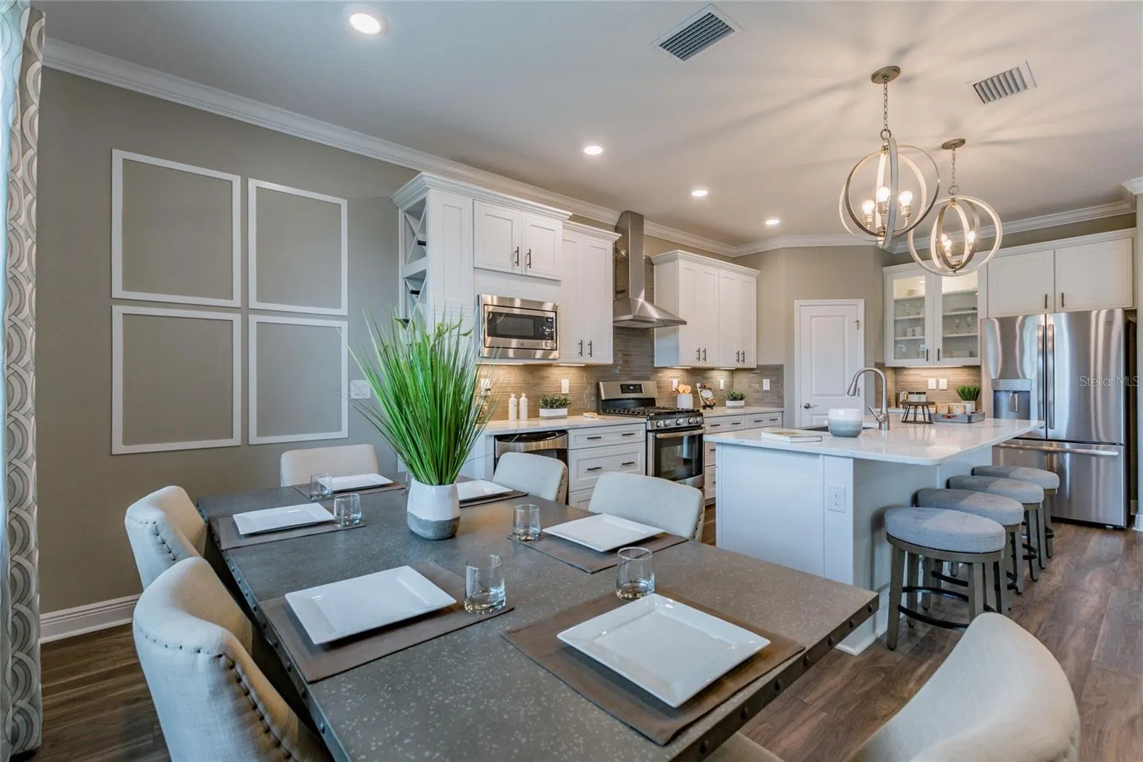 704 ESTATES BLVD, photo 11