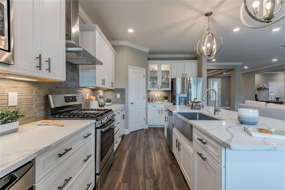 704 ESTATES BLVD, photo 16