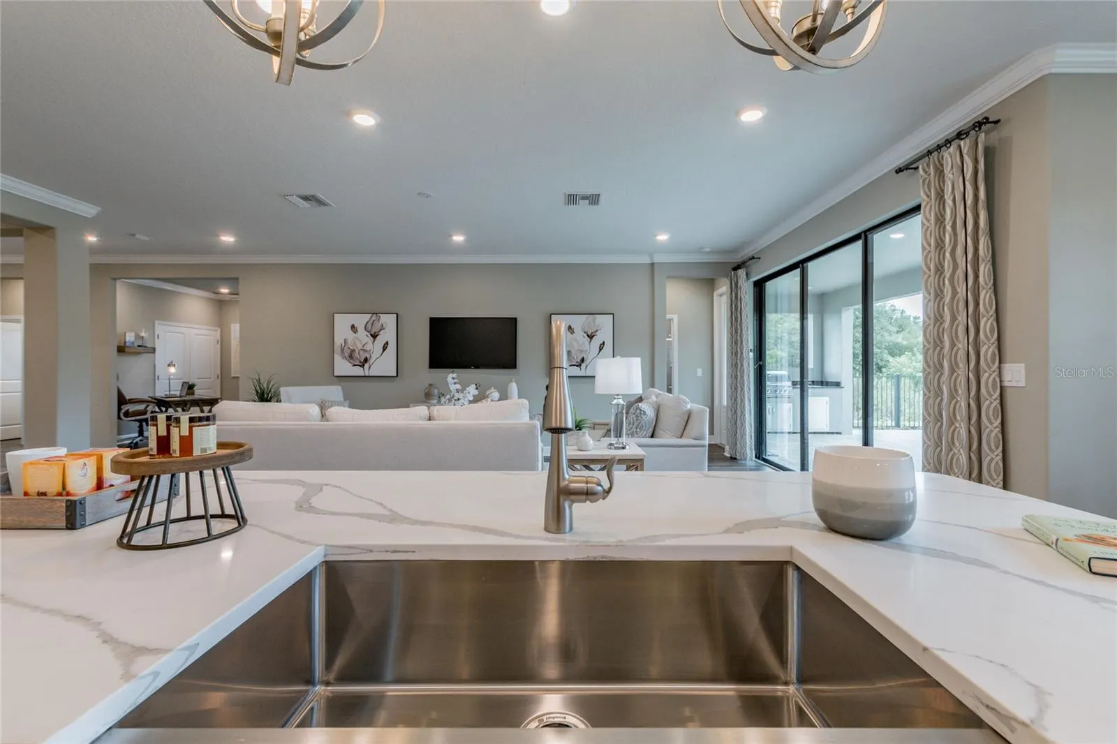 704 ESTATES BLVD, photo 17