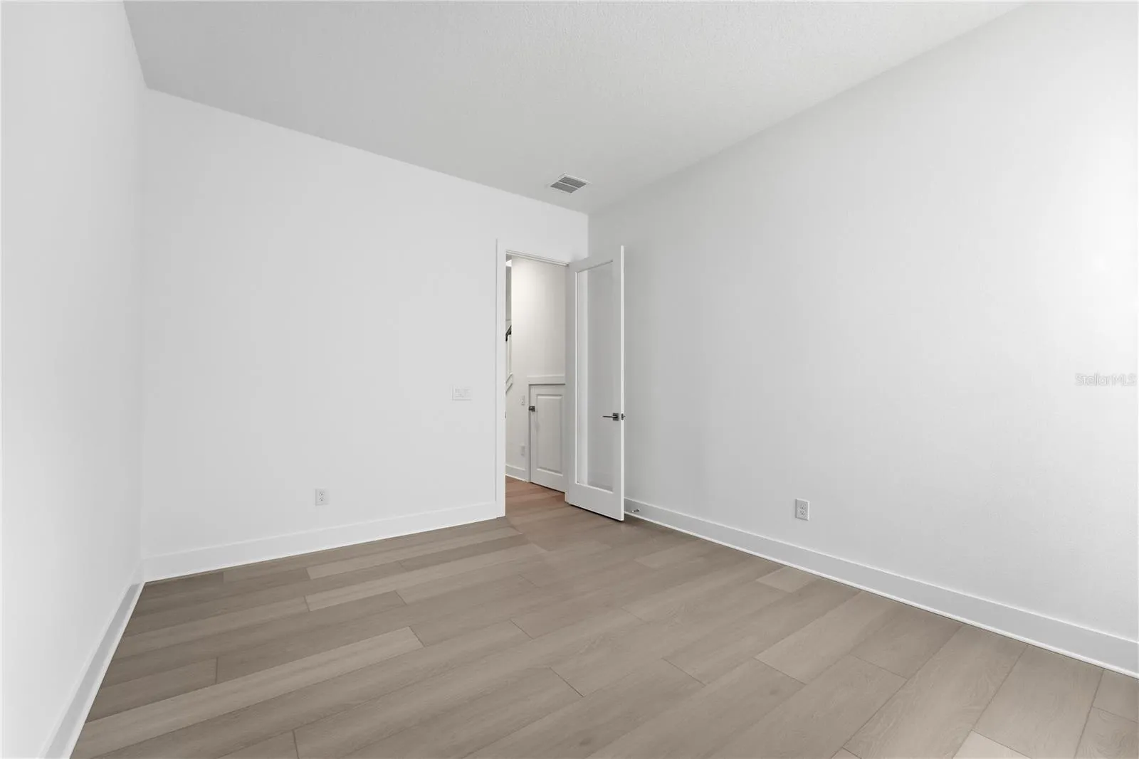 1031 GLORYLAND CT, photo 17