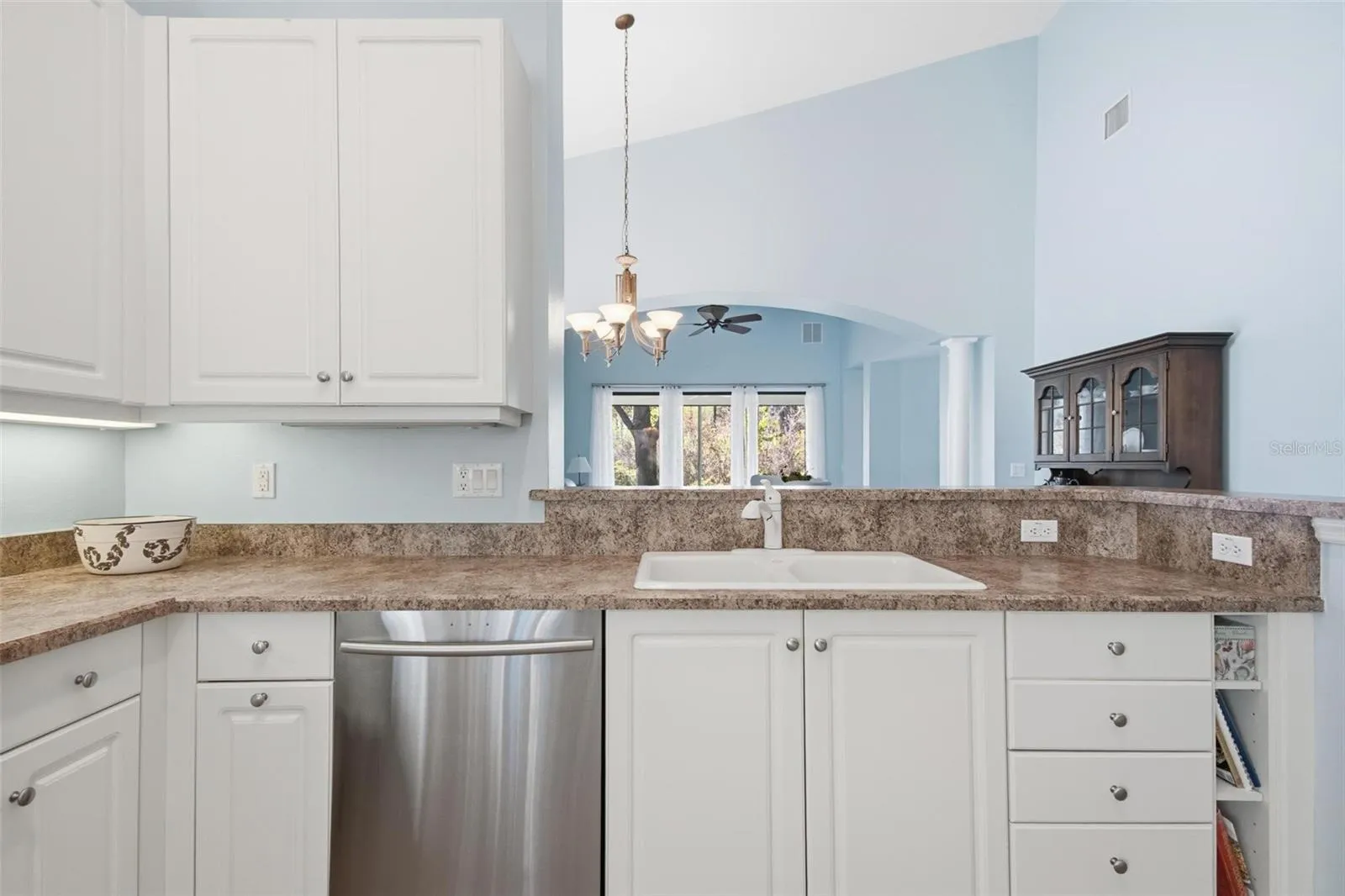 3 RIVER PARK DR N, photo 10