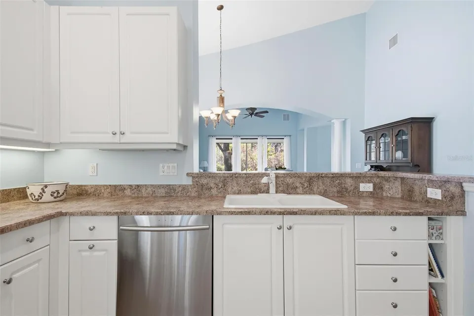 3 RIVER PARK DR N, photo 10