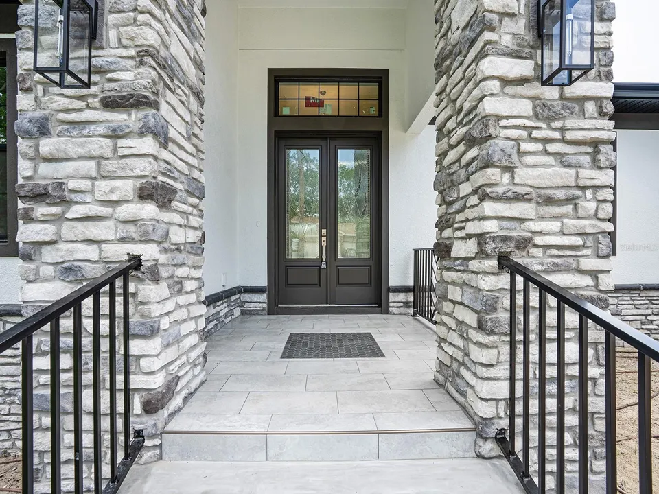 108 IRWIN ST E, photo 12