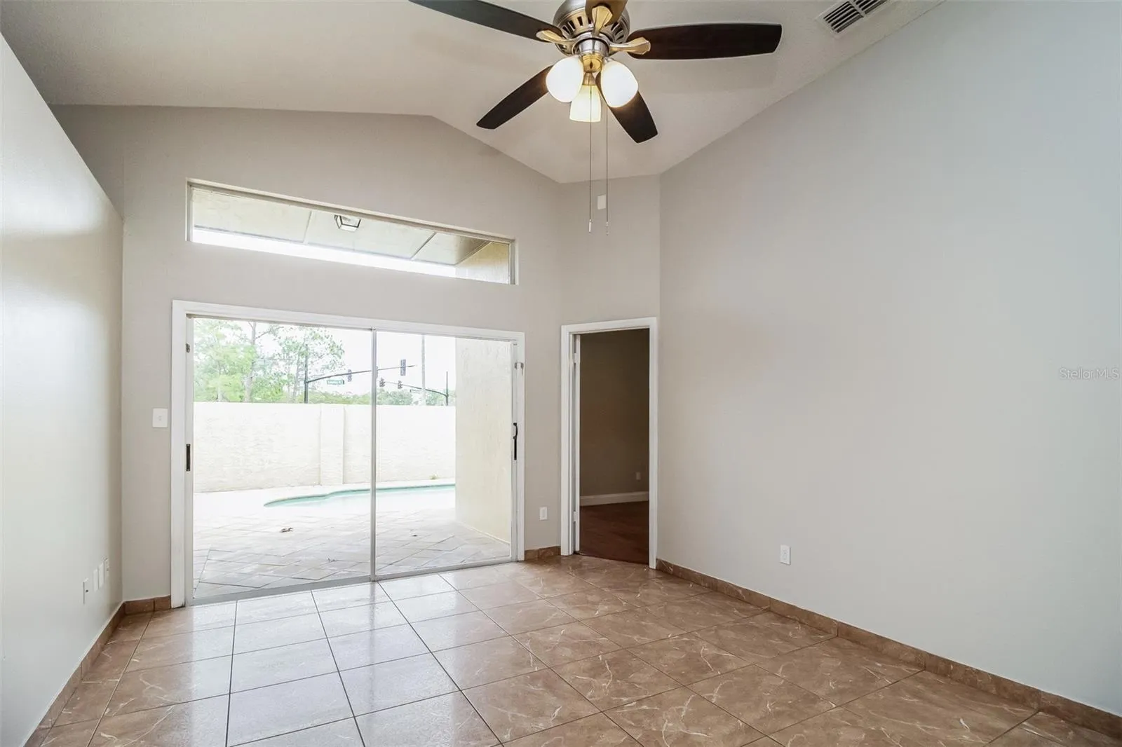 120 LAKEBREEZE CIR, photo 3