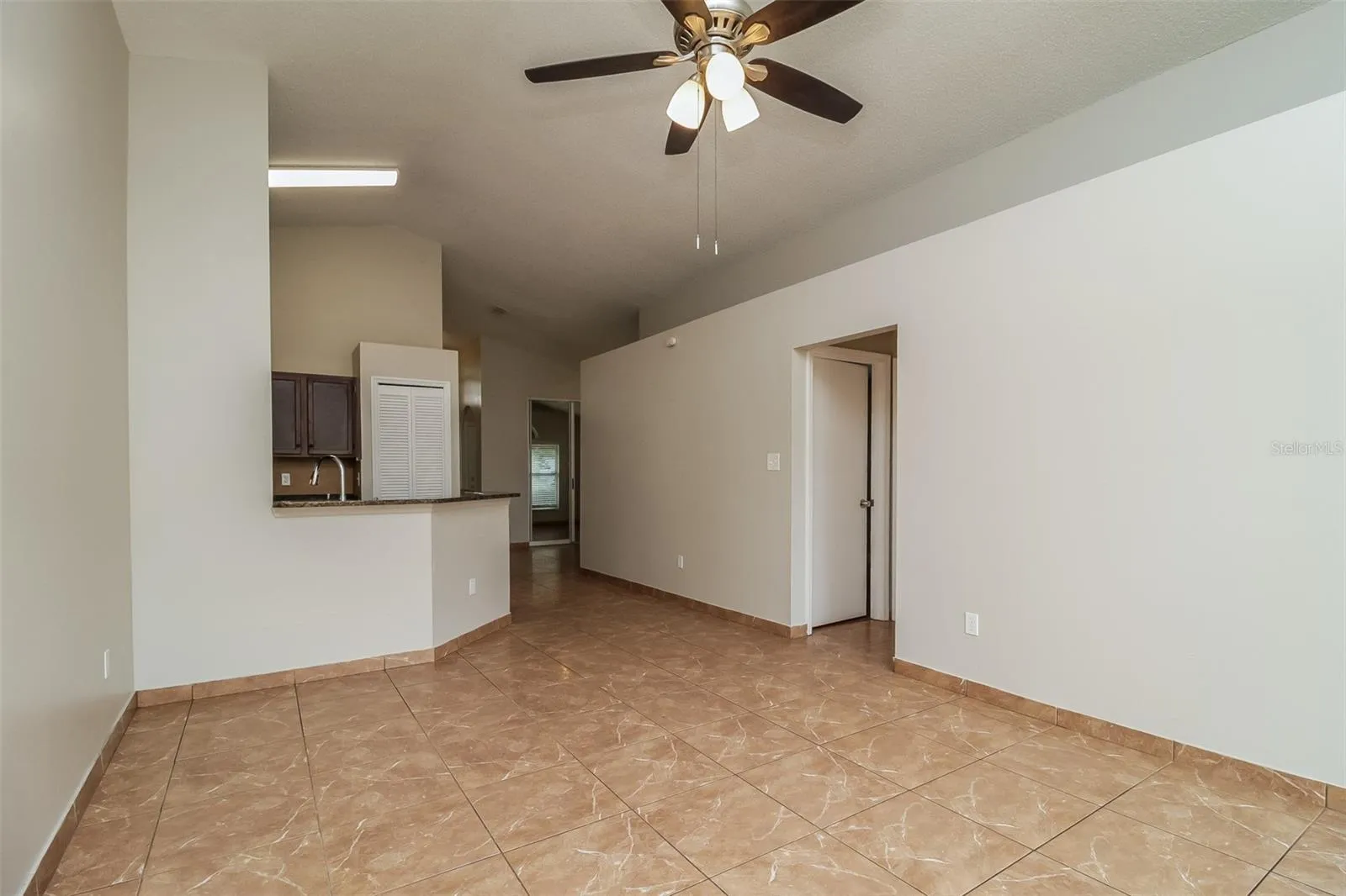 120 LAKEBREEZE CIR, photo 4