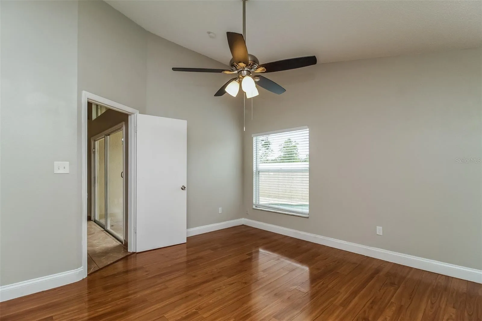 120 LAKEBREEZE CIR, photo 8