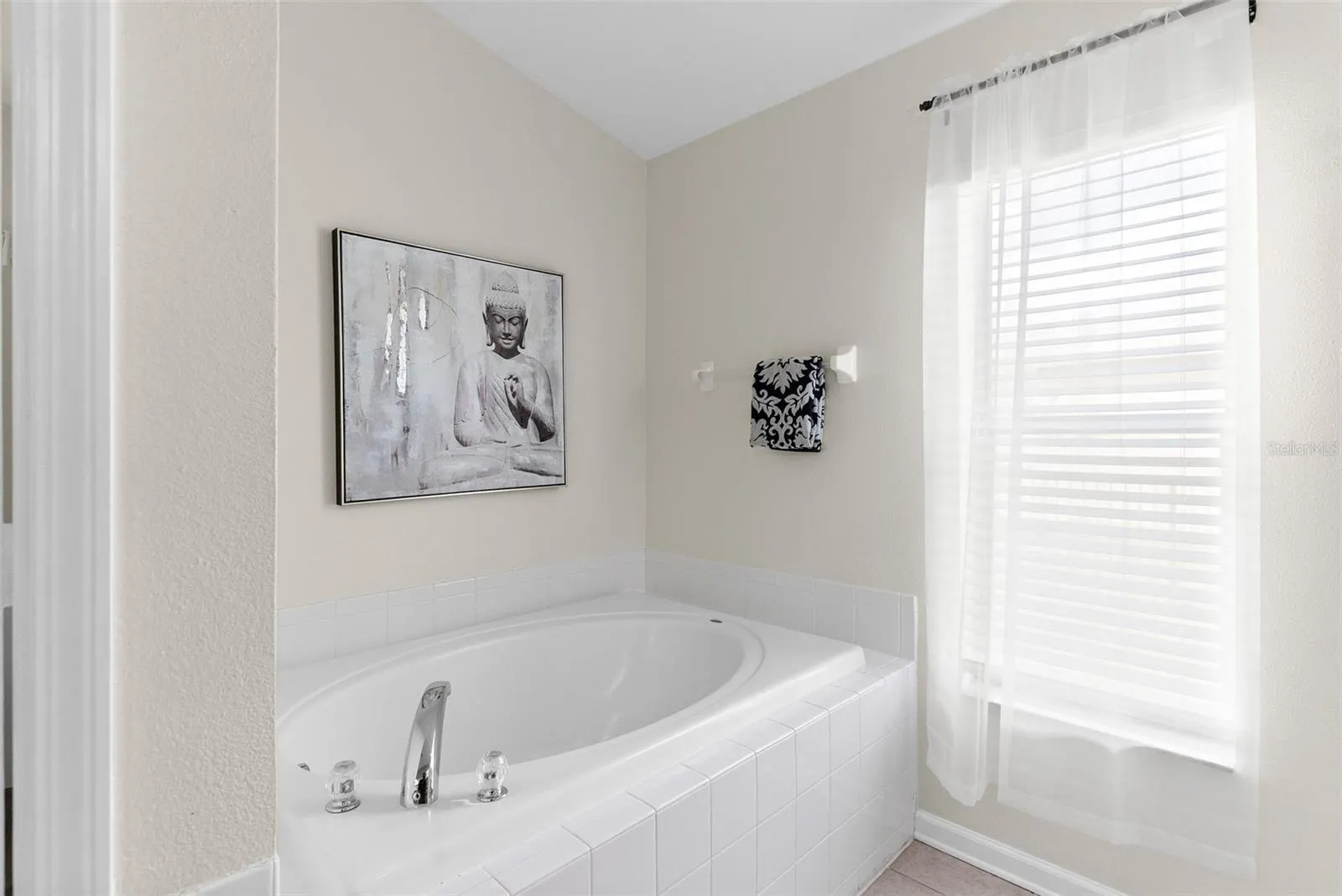 7619 CRESCENT PALM DR, photo 10