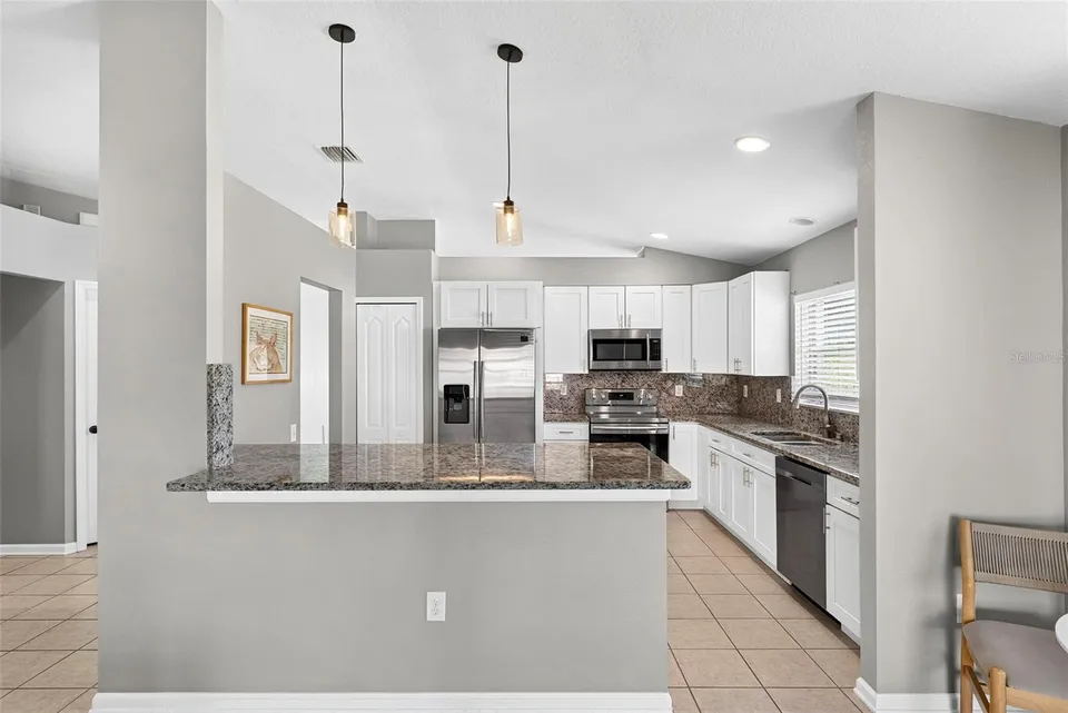 7619 CRESCENT PALM DR, photo 5