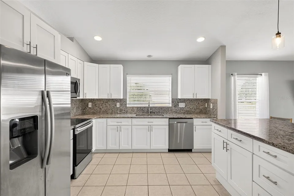 7619 CRESCENT PALM DR, photo 3