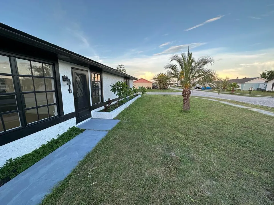 13556 ROMFORD AVE, photo 1