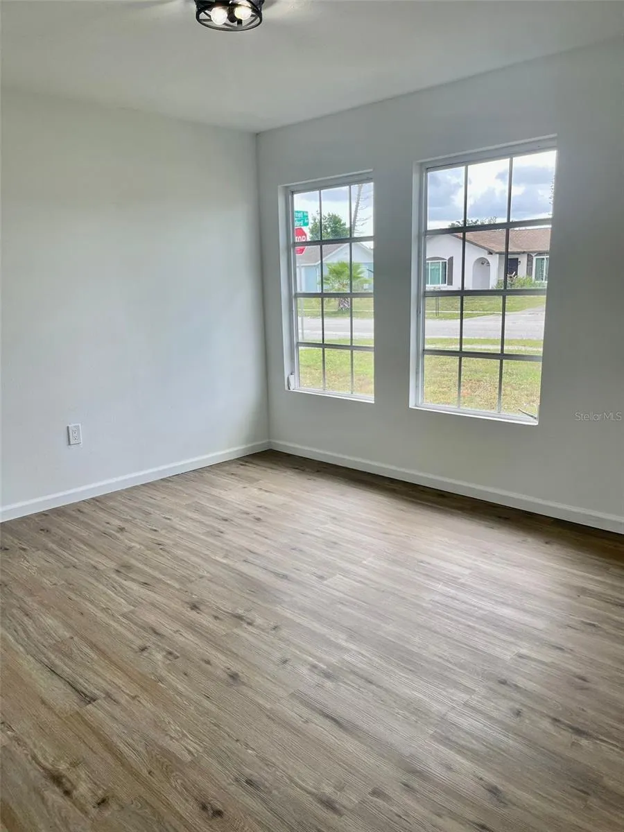 13556 ROMFORD AVE, photo 24