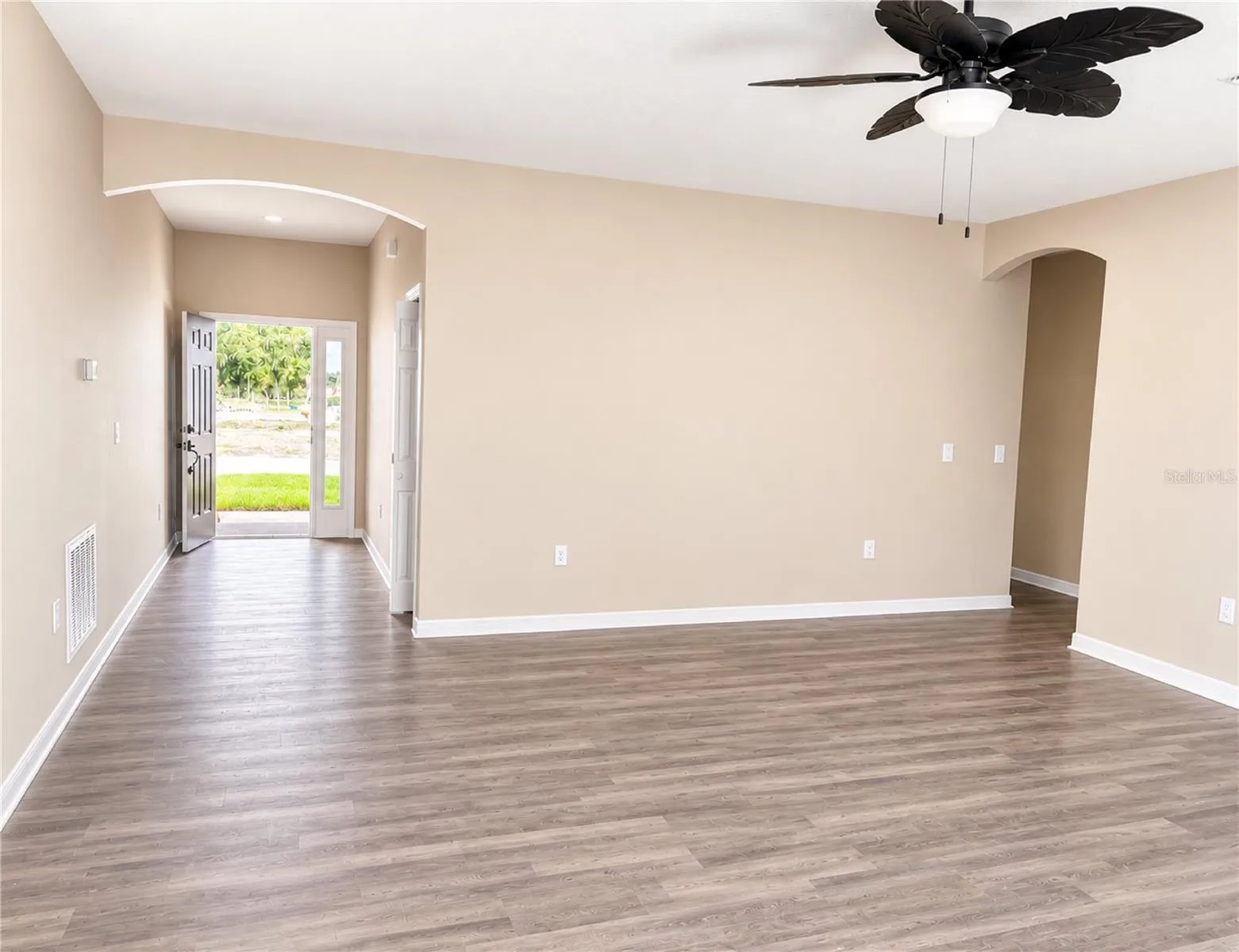 411 SHANNON ESTATES CT, photo 3