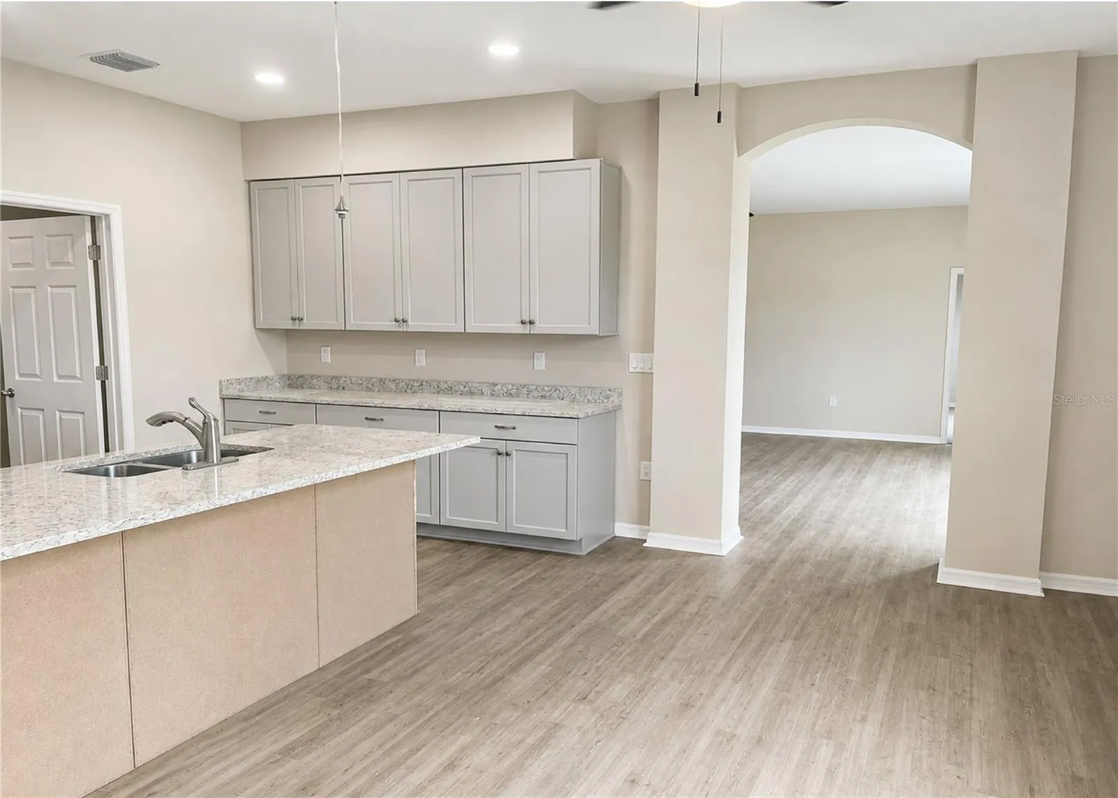 411 SHANNON ESTATES CT, photo 6