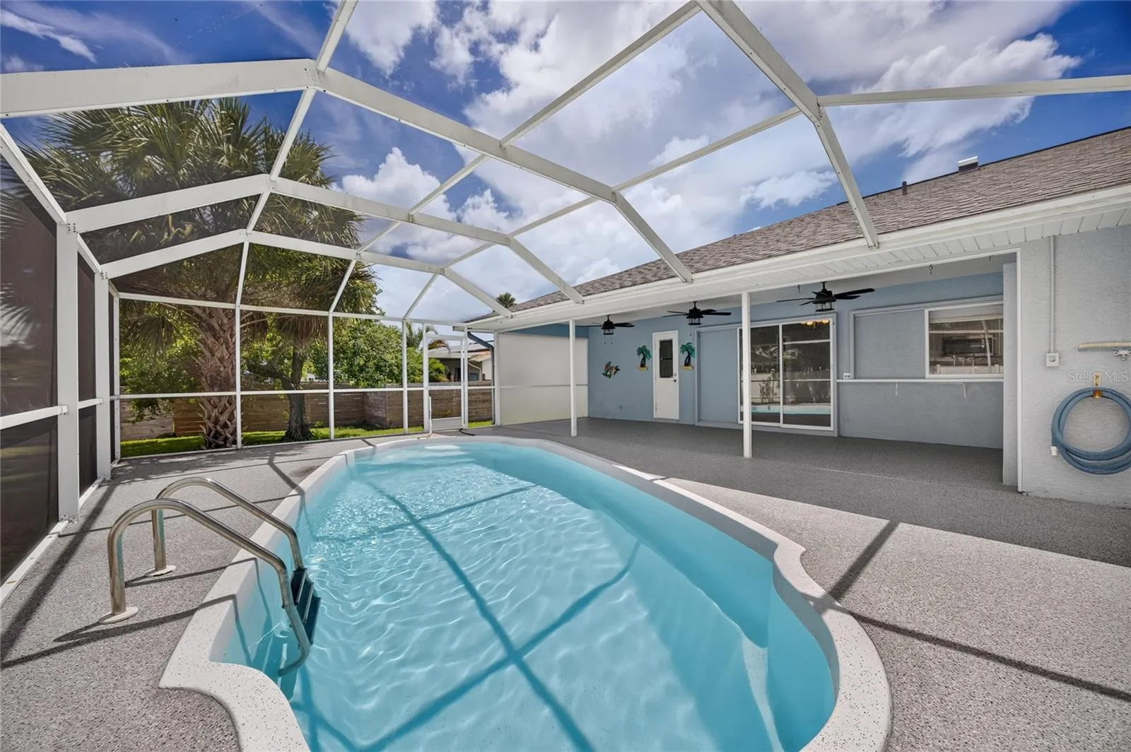 881 RIVIERA LN NW, photo 2