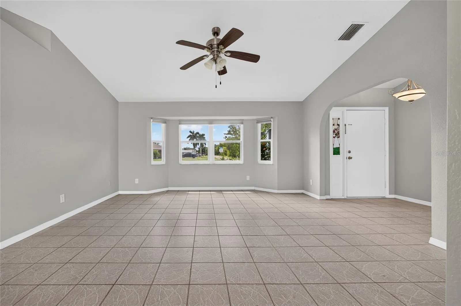 881 RIVIERA LN NW, photo 5