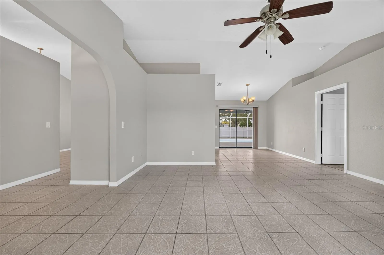 881 RIVIERA LN NW, photo 6