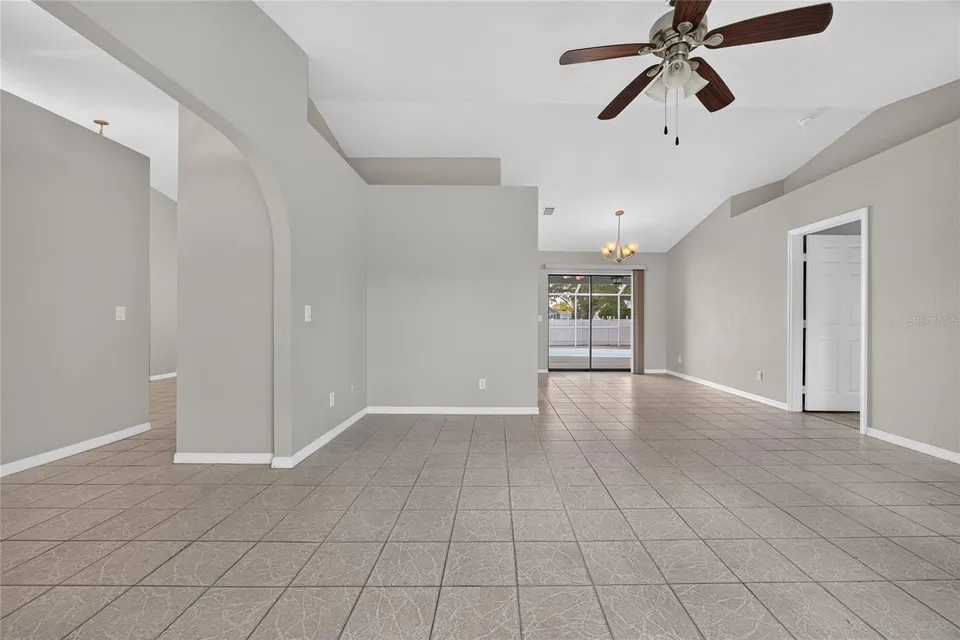 881 RIVIERA LN NW, photo 6