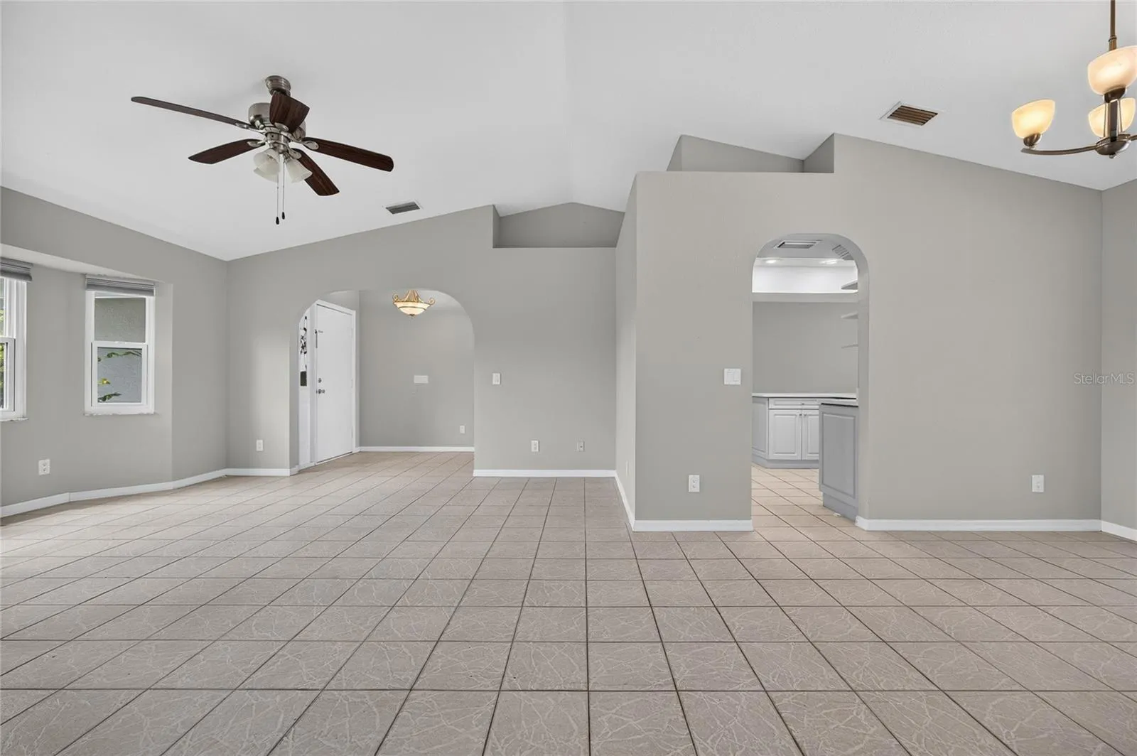 881 RIVIERA LN NW, photo 7