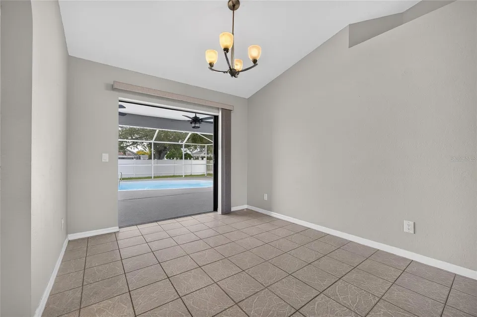 881 RIVIERA LN NW, photo 9